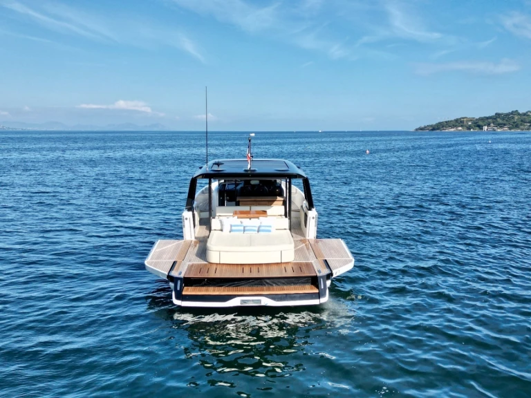 Bootverhuur Cranchi Cranchi A46 in Saint-Tropez via SamBoat