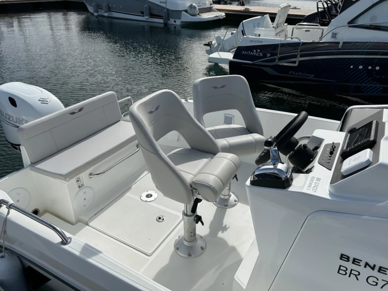 Huur Motorboot met of zonder schipper Bénéteau in Brest