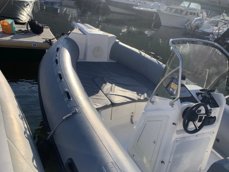 Huur een Quicksilver Activ 605 Sundeck in Marseille