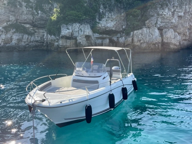 Verhuur Motorboot in Antibes - Jeanneau Cap Camarat 6.5 CC Serie 3