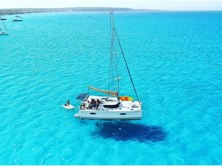 Huur een Fountaine Pajot Helia 44 in Sant Antoni de Portmany