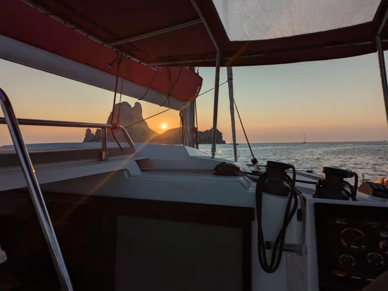 Fountaine Pajot Astrea 42 te huur van particulier of professional in Sant Antoni de Portmany