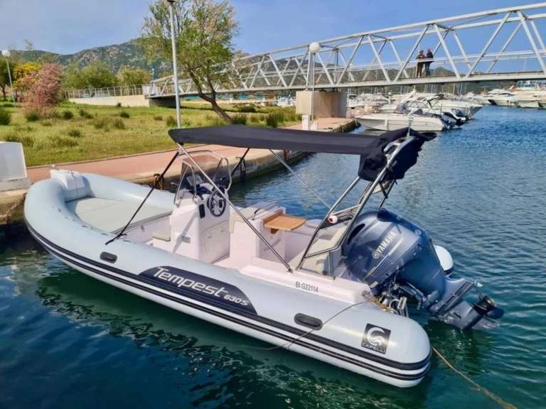 Huur een Capelli Tempest 630 in Saint-Florent