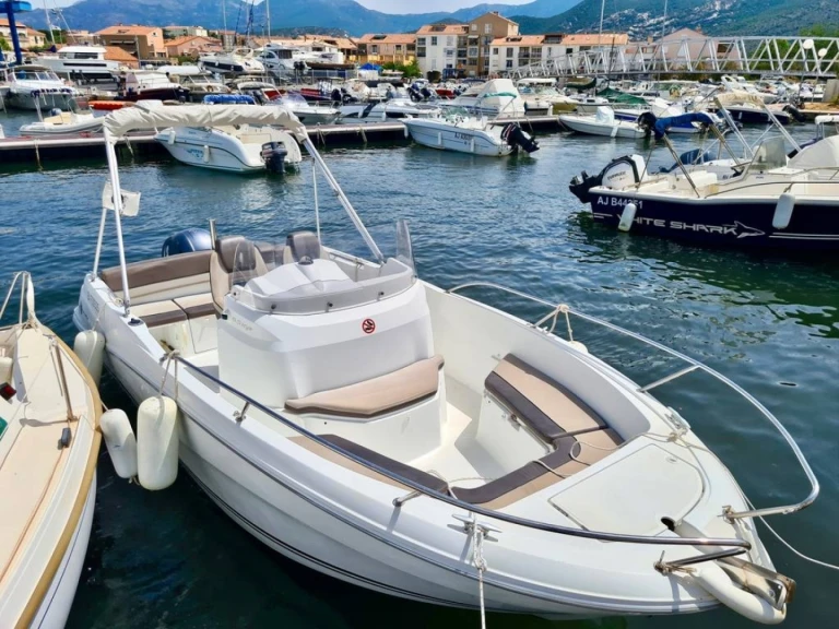 Bootverhuur Jeanneau Cap Camarat 6.5 Style in Saint-Florent via SamBoat