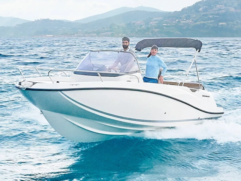 Bootverhuur Cambrils goedkoop Activ 605 Sundeck