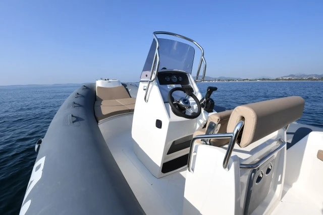 Bootverhuur La Trinité-sur-Mer goedkoop BWA 22 GTO