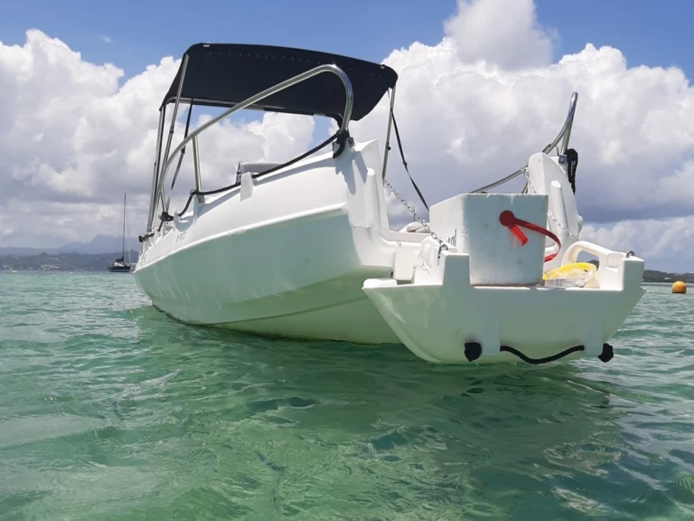 Motorboot te huur in Le François voor de beste prijs