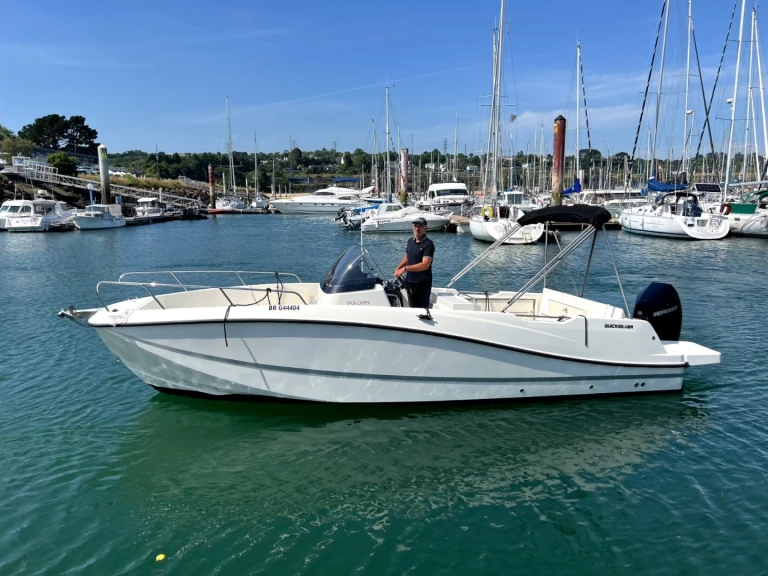 Huur een Quicksilver Activ 755 Open in Brest
