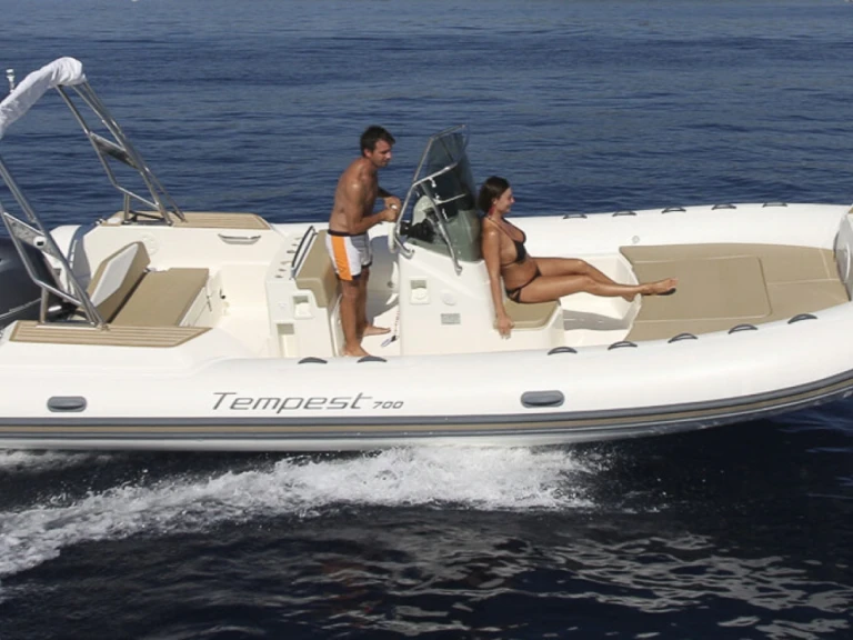 Huur een Capelli Tempest 700 in Porto-Vecchio