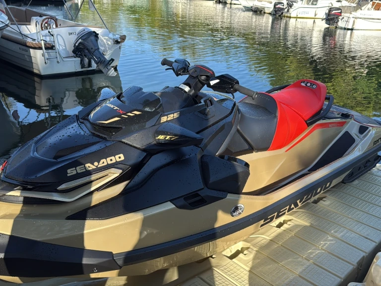Sea-Doo RXT-X RS 325 te huur van particulier of professional in Mandelieu-la-Napoule