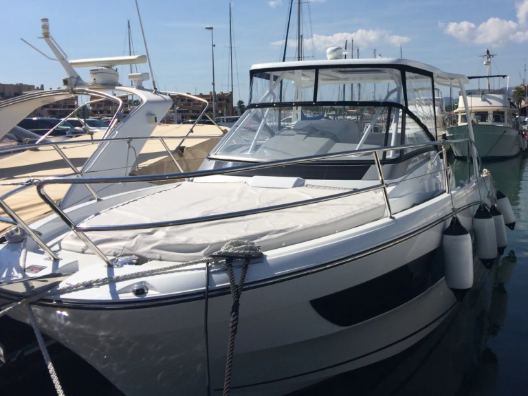 Jeanneau Cap Camarat 10.5 WA te huur van particulier of professional in Cogolin