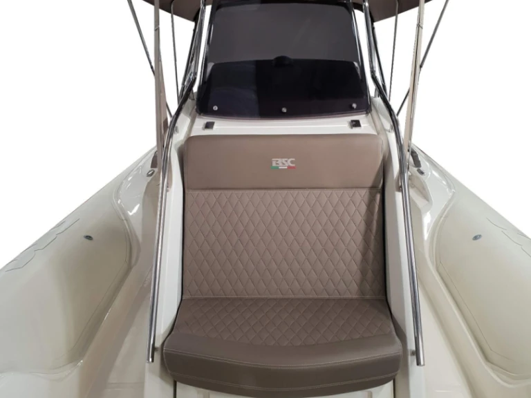Bootverhuur Cogolin goedkoop Activ 605 Sundeck
