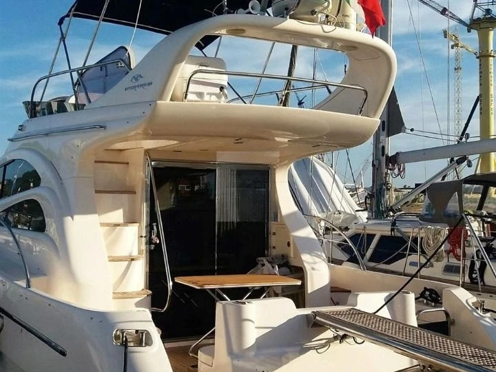 Bootverhuur Azimut Azimut 42 in Cogolin via SamBoat