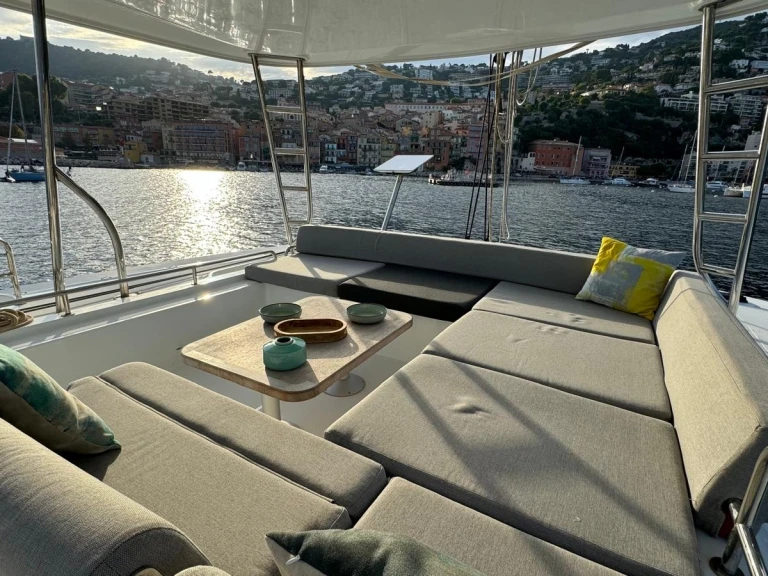 Verhuur Catamaran Lagoon met vaarbewijs