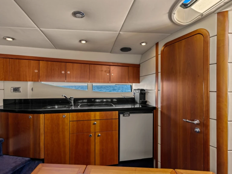 Sunseeker Superhawk 43 te huur van particulier of professional in Saint-Jean-Cap-Ferrat