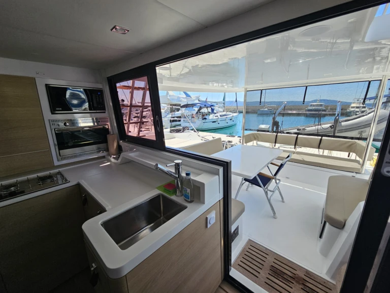 Huur Catamaran met of zonder schipper Aventura in Marina (City)