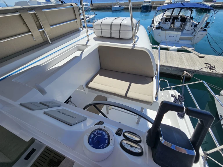 Catamaran te huur in Marina (City) voor de beste prijs