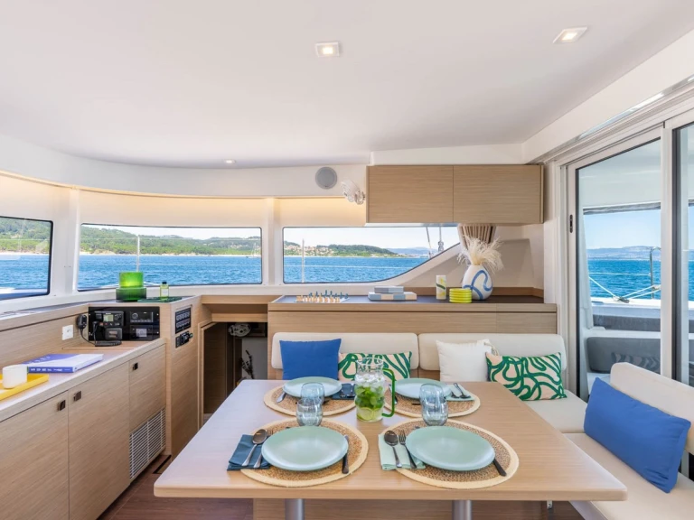 Huur een Lagoon Lagoon 43 in Salerno