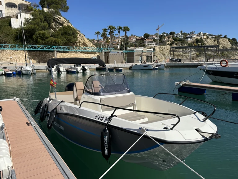 Huur een Quicksilver Activ 605 Open in Calp / Calpe