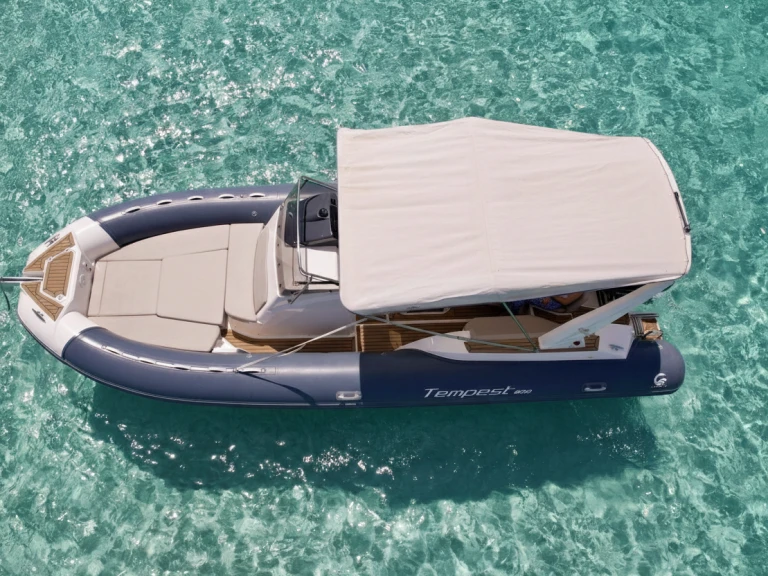 Huur een Capelli Tempest 800 in Marina Botafoch