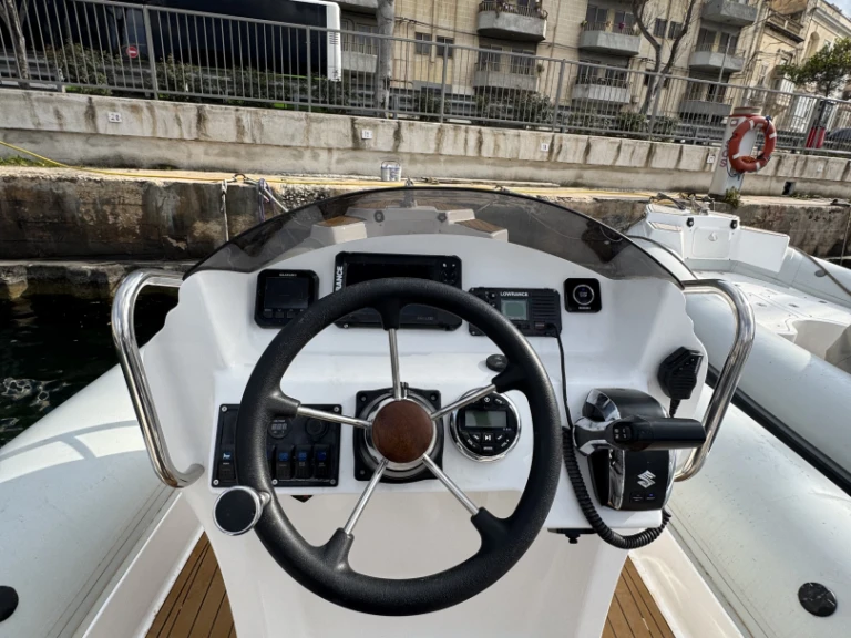 Onda marine 750 te huur van particulier of professional in Tal-Pietà