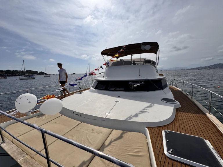 Huur een Fountaine Pajot Cumberland 44 in Nice Port