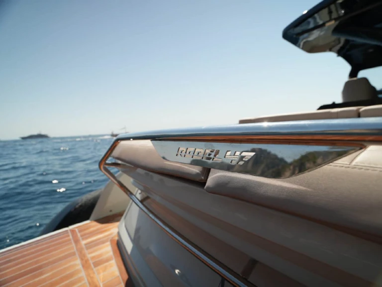 Motorboot te huur in Torre Annunziata voor de beste prijs