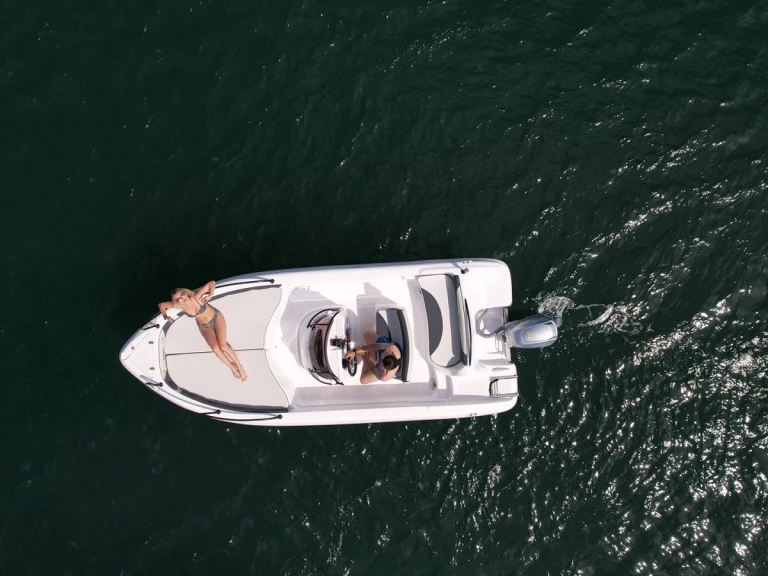 Verhuur Motorboot Ranieri met vaarbewijs