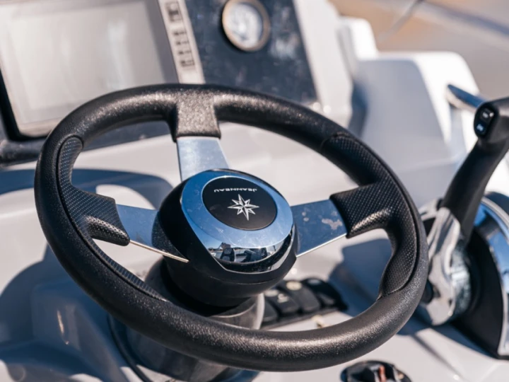 Huur Motorboot met of zonder schipper Jeanneau in Arcachon