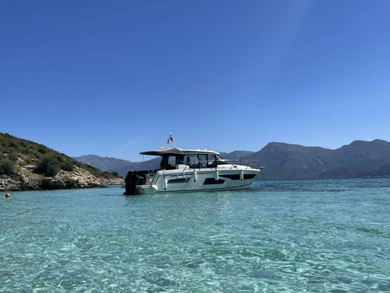 Verhuur Motorboot Jeanneau met vaarbewijs