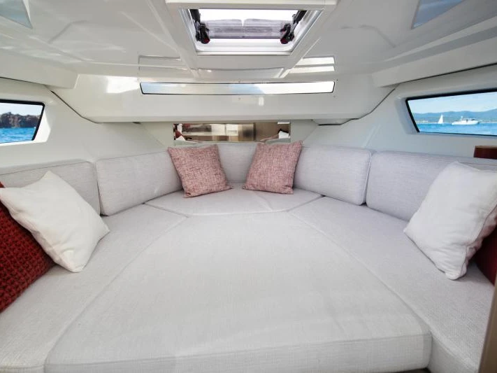 Verhuur Motorboot in Port de Hyères (St Pierre) - Jeanneau Cap Camarat 9.0 WA