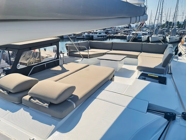 Huur Catamaran met of zonder schipper Fountaine Pajot in Néa Péramos