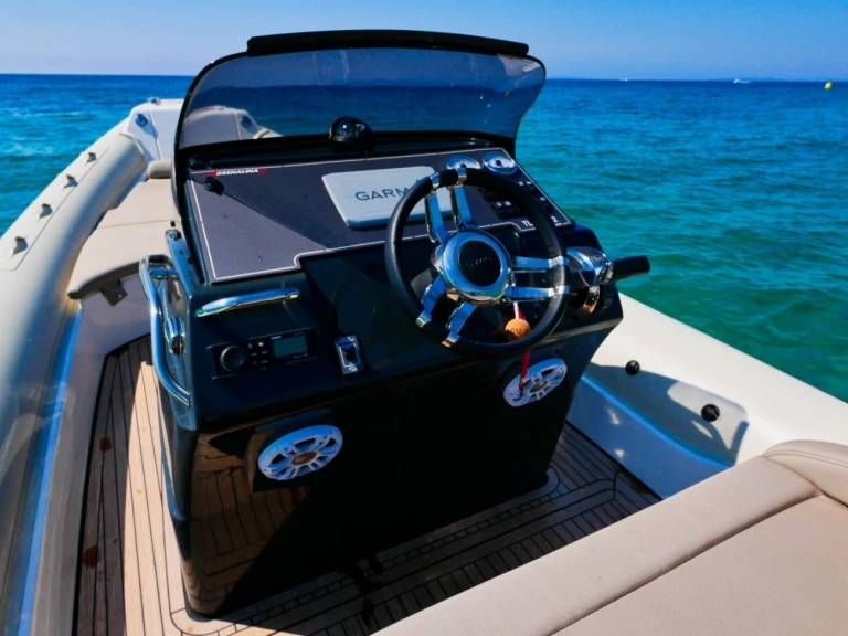 Lomac Adrenalina 7.5 te huur van particulier of professional in Hyères