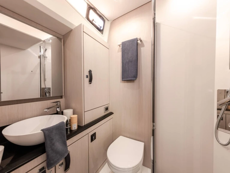 Bootverhuur Otranto goedkoop Jeanneau 60