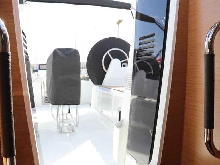 Jeanneau Sun Odyssey 350 te huur van particulier of professional in La Rochelle