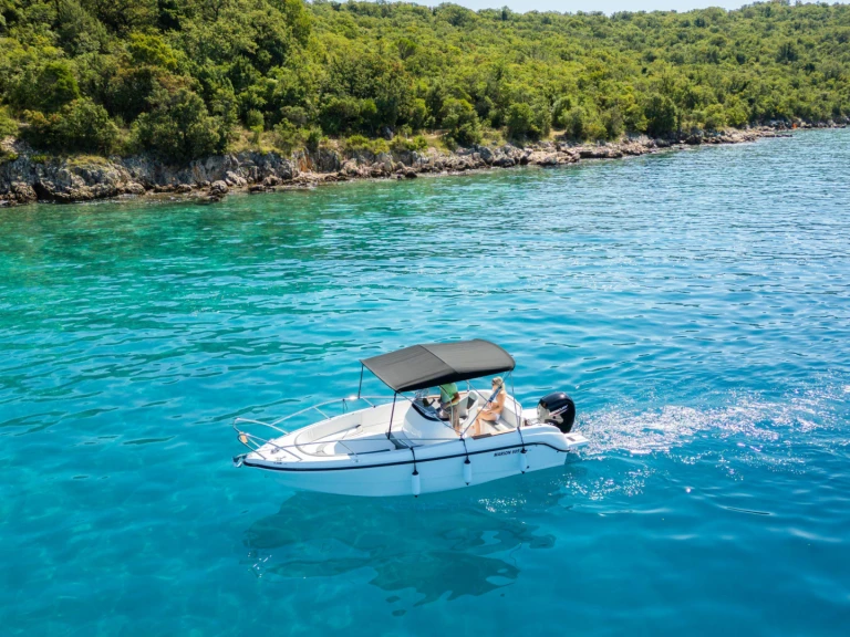 Motorboot te huur in Malinska-Dubašnica voor de beste prijs