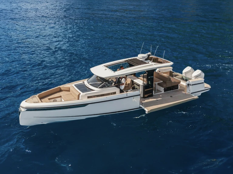 Huur een Saxdor 400 GTS in Marina Botafoch