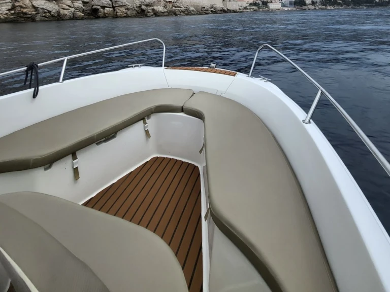 Motorboot te huur in Kaštela voor de beste prijs
