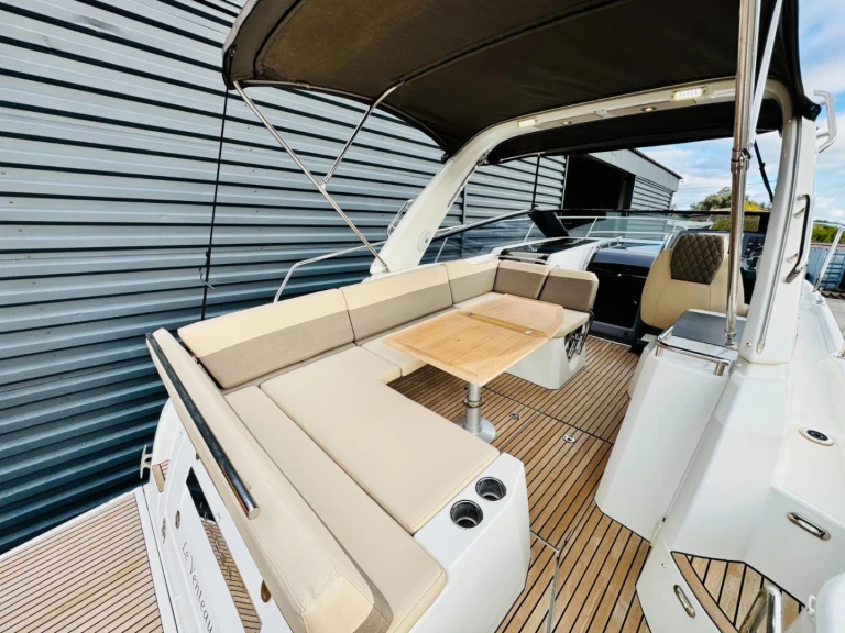 Huur een Jeanneau Leader 30 in Fréjus