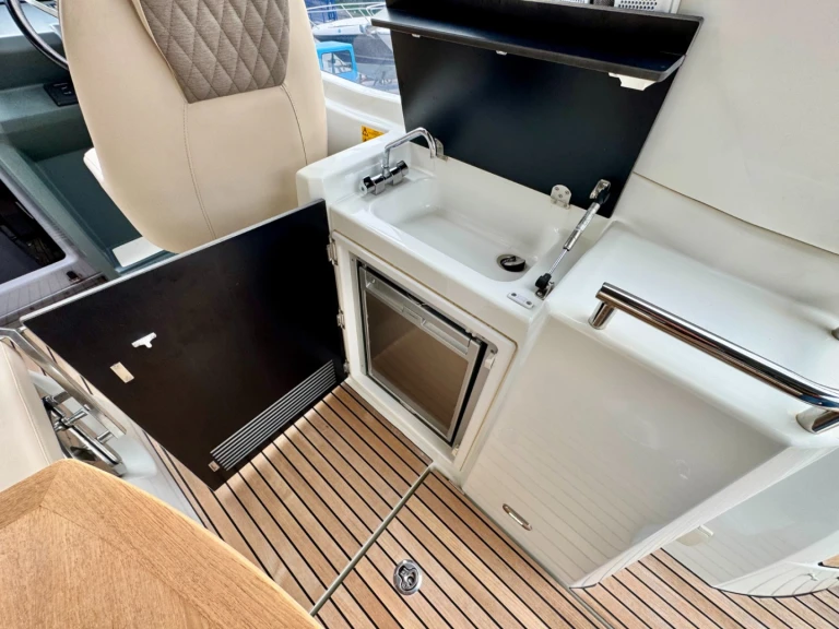 Bootverhuur Fréjus goedkoop Leader 30