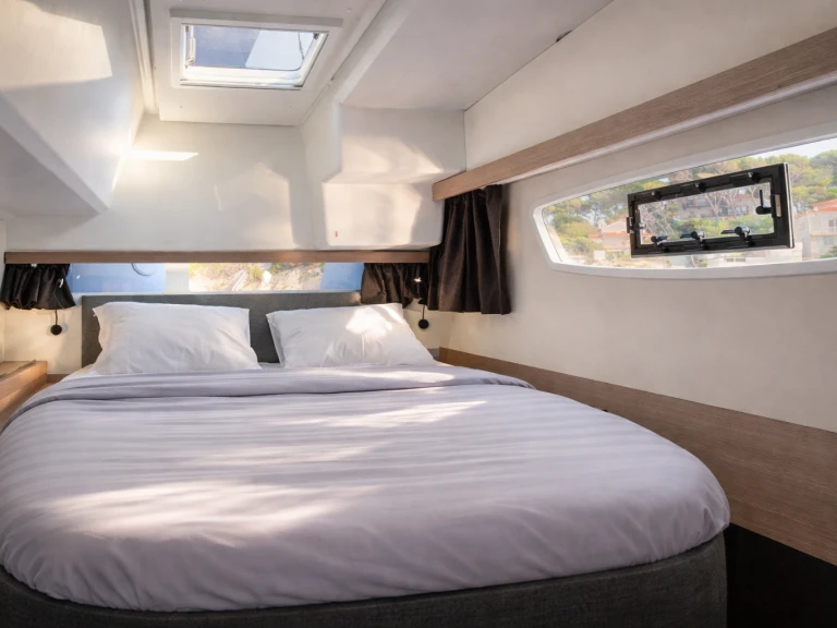 Huur een Fountaine Pajot Isla 40 in Castellammare di Stabia