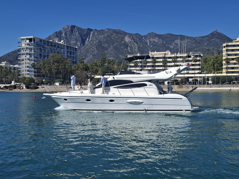 Bootverhuur Marbella goedkoop Majestic 46 Fly