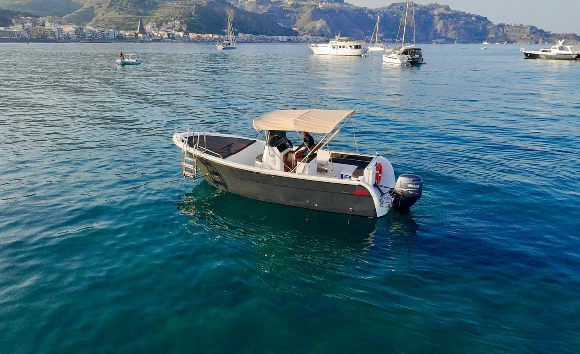 Huur Motorboot met of zonder schipper Lever in Isola Bella