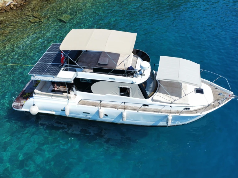 Huur Motorboot met of zonder schipper Custom Made in Skopea Marina