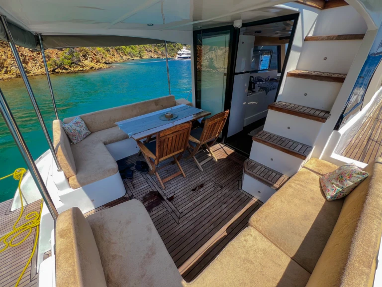 Huur een Custom Made Agara 44 in Skopea Marina