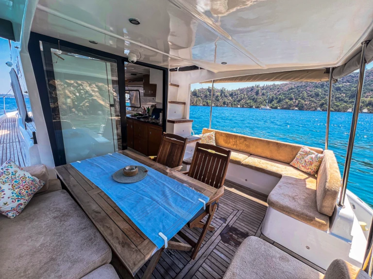 Verhuur Motorboot in Skopea Marina - Custom Made Agara 44