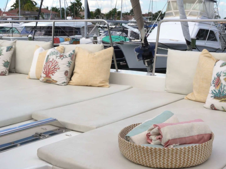 Huur een Bali ZURI 3 in Nassau