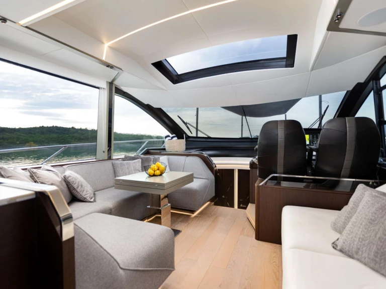 Huur een Sunseeker X2 in Novi Vinodolski