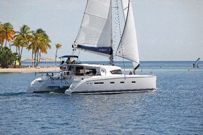 Huur Catamaran met of zonder schipper Nautitech in Corazón de Jesús Island