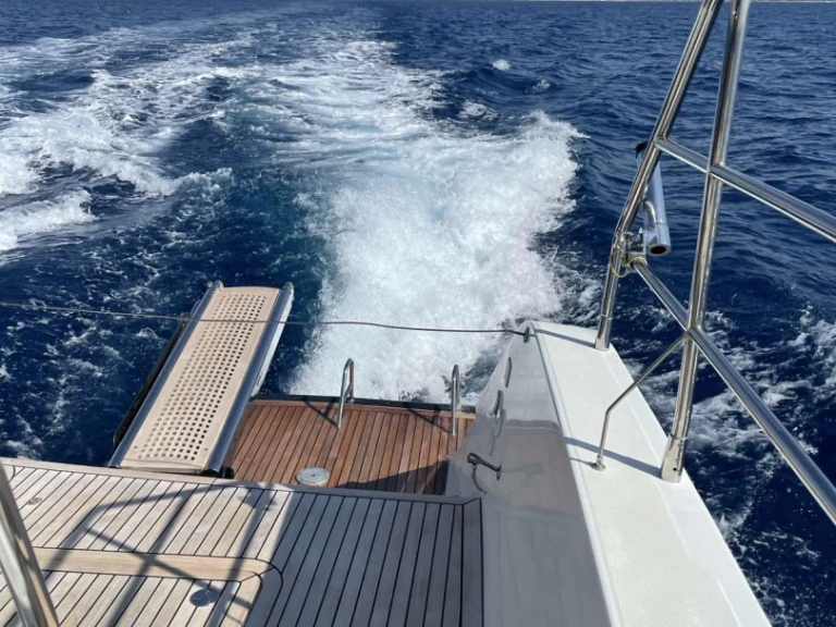 Bootverhuur Lávrio goedkoop Lagoon 630 Motor Yacht